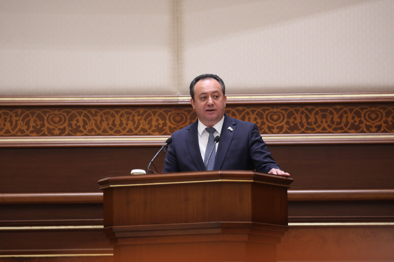 Yetuk frantsuz porno Uchlik x sanati