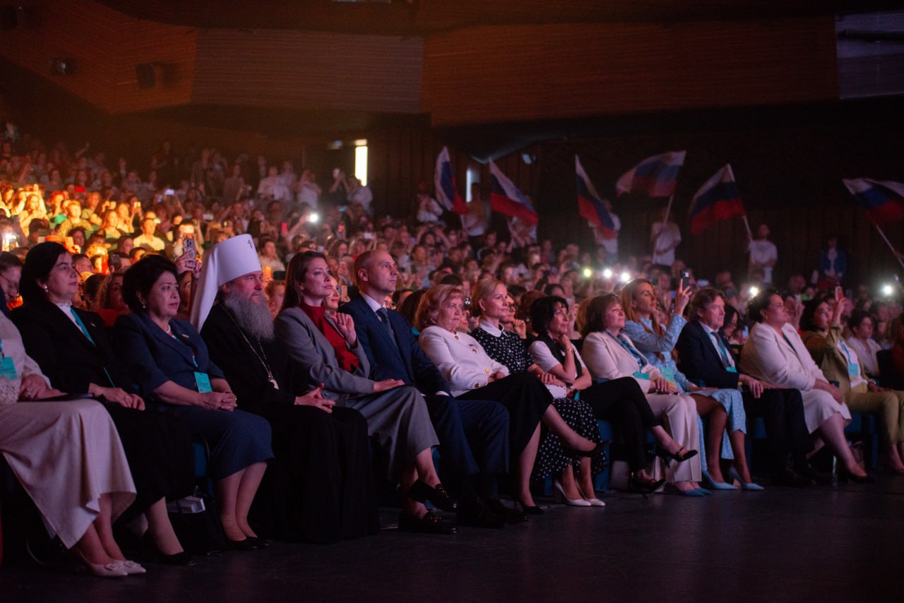 Katya, qul qiz, porno filmlar, Ketini qul qilib oldi Rayli Rid gazeboda bir nechta qora tanli yigitlarni sikadi