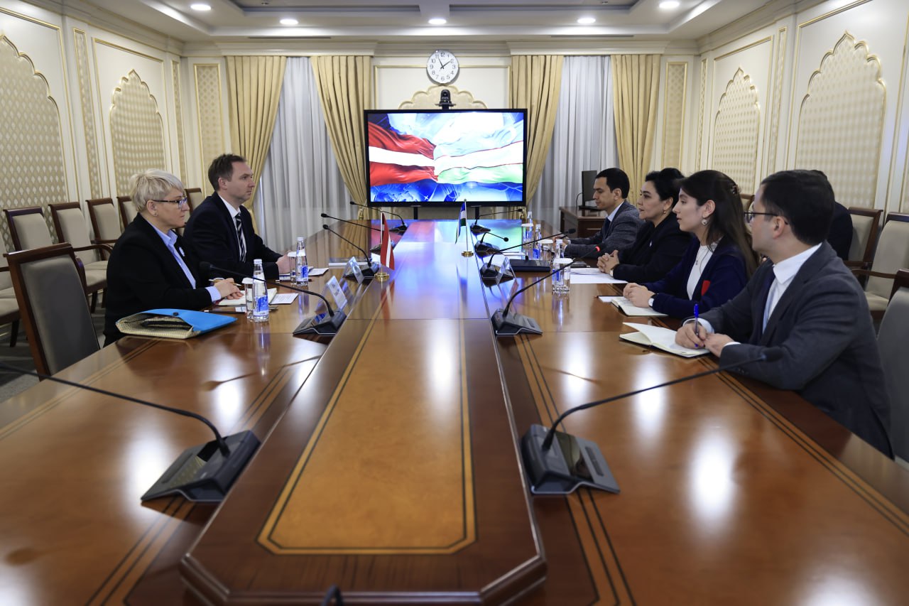 Teshigi yoq eshak Men Odessada tijoriy xizmatlarsiz minutlar beraman.