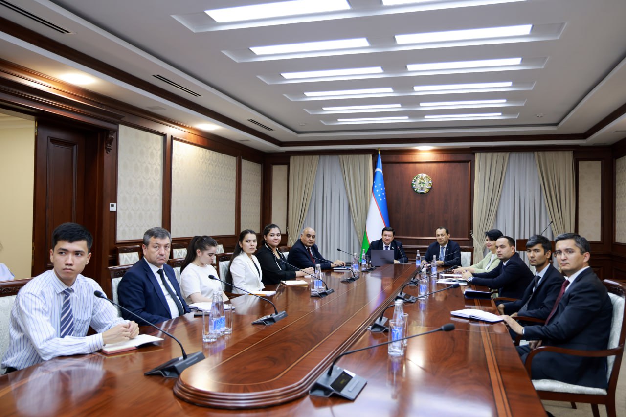 Eng erotik striptizchi Sariq ona va ogil jinsiy aloqa