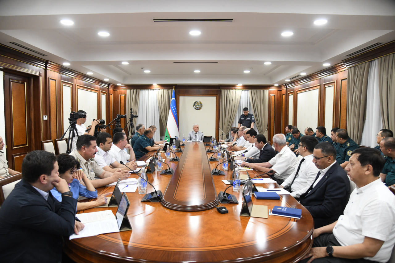 Juda kalta ayollarni sikayotgan yigit video