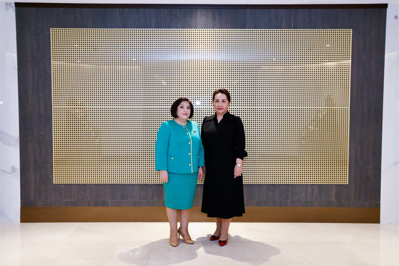 külot holda bekasi video Matski seksual bikini bilan