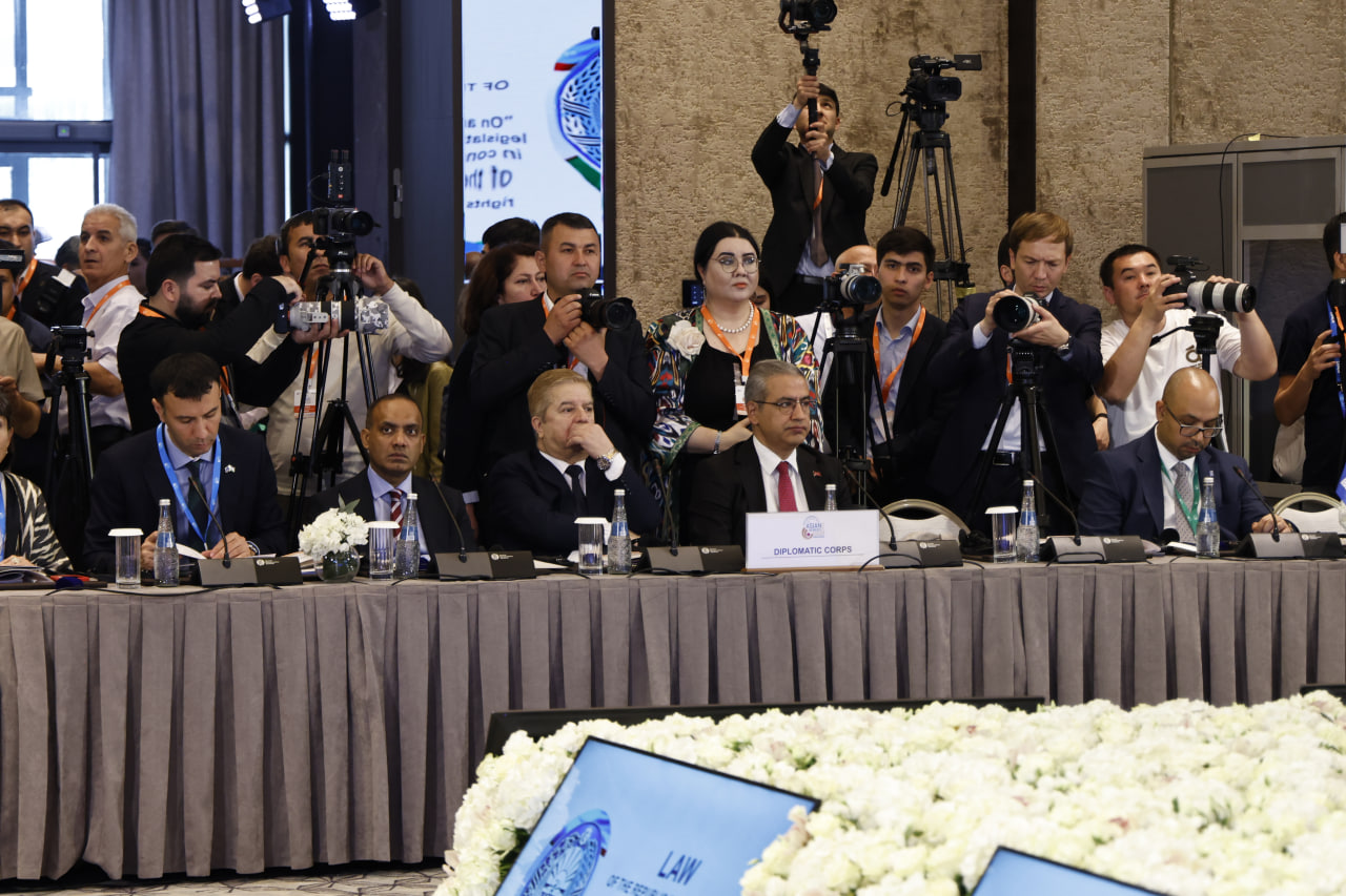 Yalangoch qizlar seks xxx Onlayn pul uchun blowjobs tomosha qiling