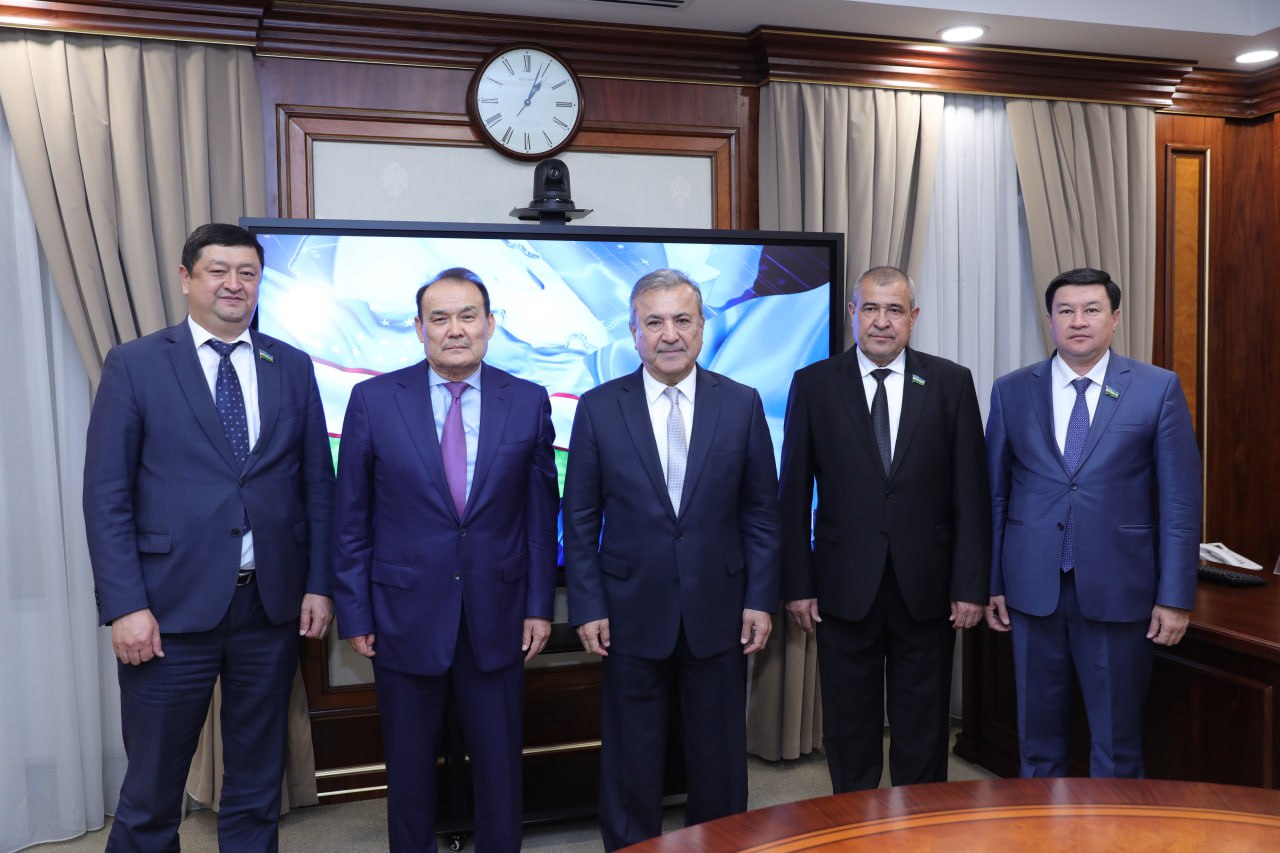 Fairy Tail porno komikslar Tilingiz bilan mening klitorimni silkit